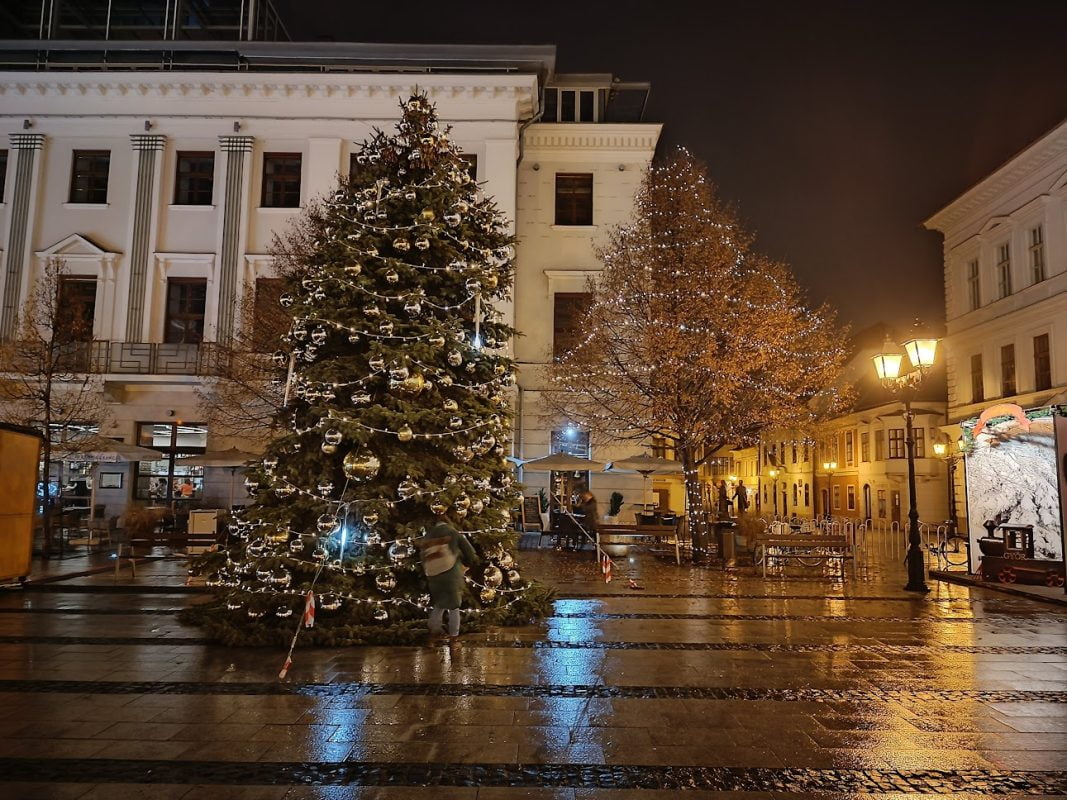 De kerstmarkten in Györ (Hongarije) in 2023.