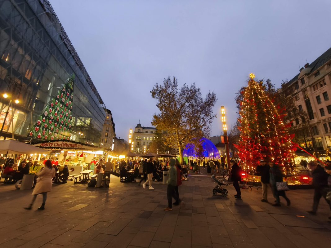 Christmas Markets in Budapest: Vörösmarty Square & St. Stephen’s Basilica (Open Until January 1)
