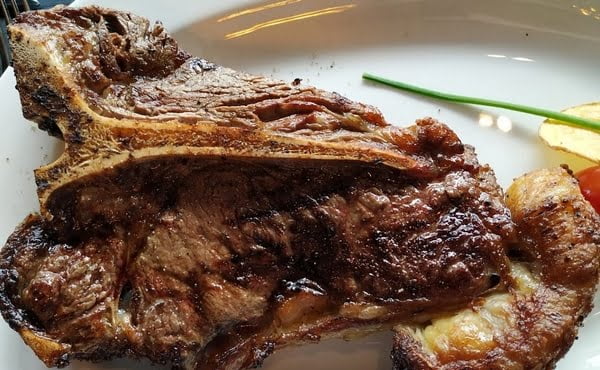 Fix your La Pampa Budapest table reservation today to eat a T-Bone steak like the one you see on the picture!