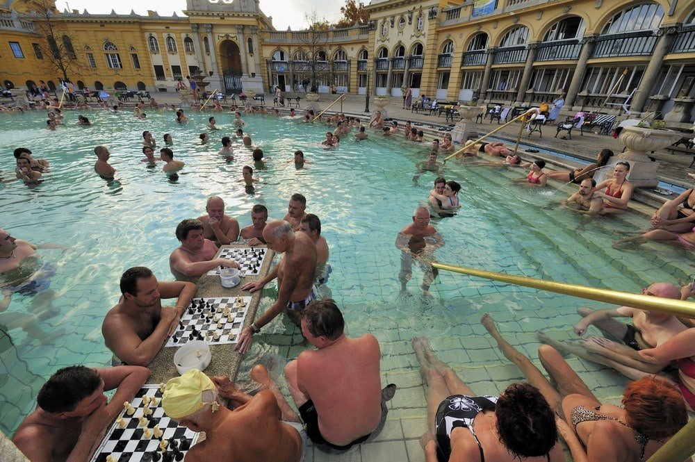 Do not forget that you can enjoy hot sprints outdoor in the Szechenyi thermal bath, also on a snowy January day!